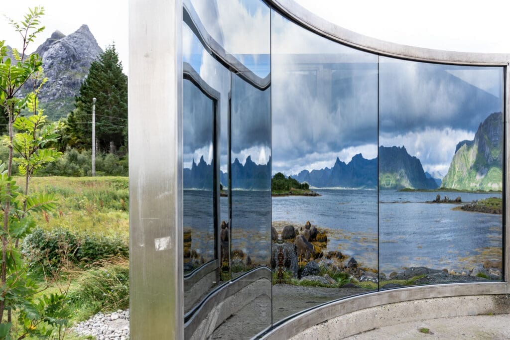 "Untitled" di Dan Graham